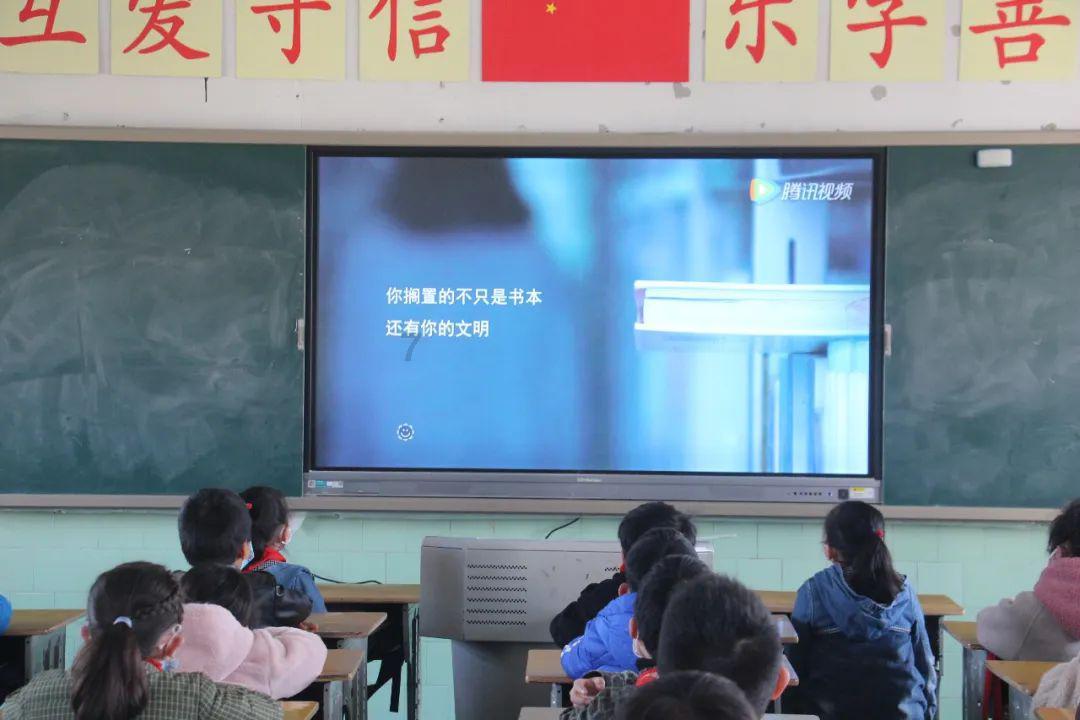 如何评价《东宫》里的小枫和李承鄞之间的感情？游戏画面